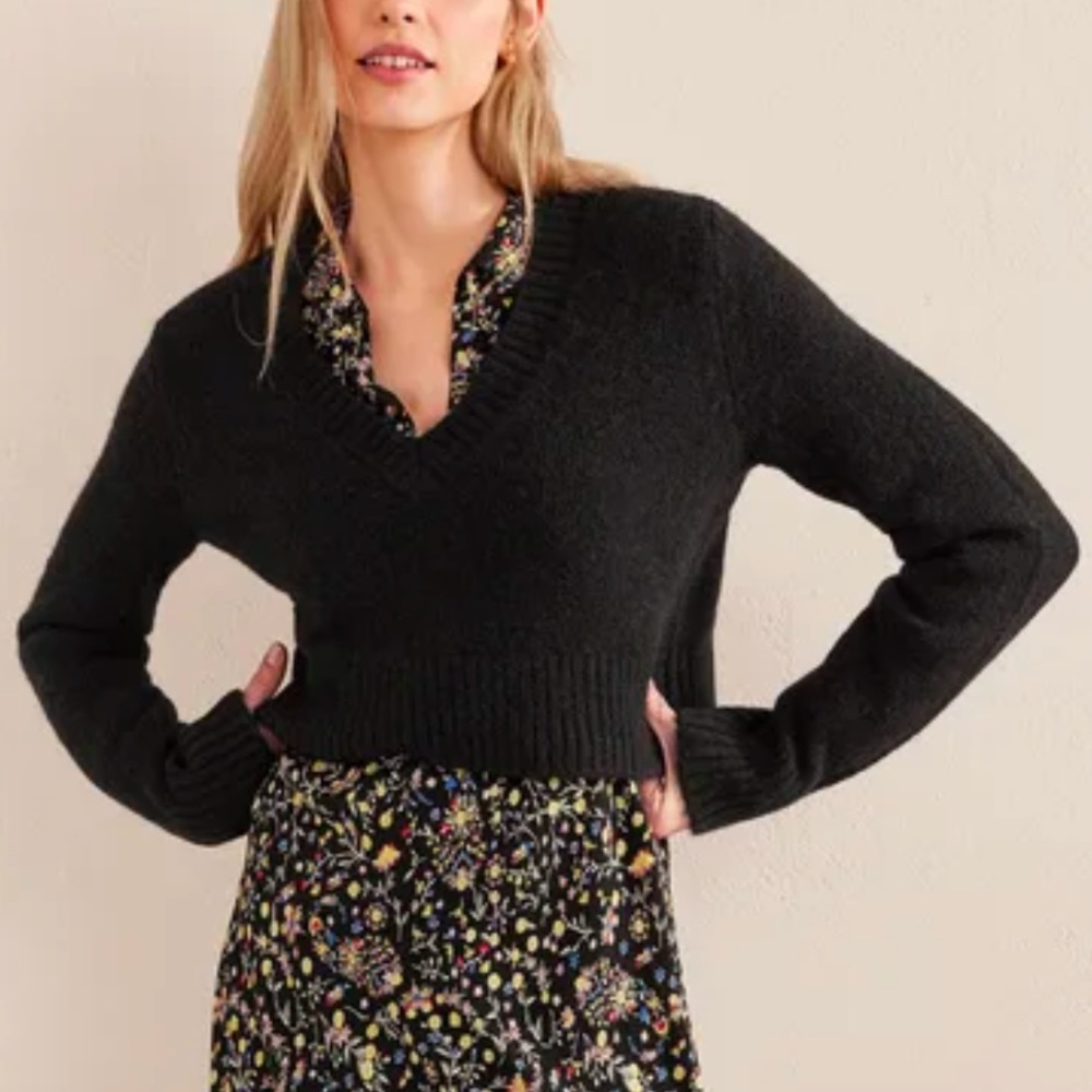 Boden Fluffy Cropped V-Neck Sweater Black XL